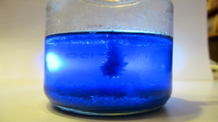 Выращиваем кристалл медного купороса (быстрый способ) | Своя лаборатория